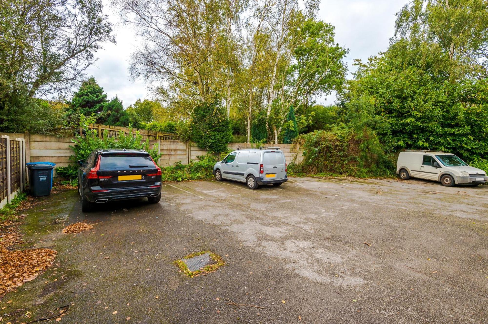 Manchester Comfortable 3 Bedroom House, Free Parking, Wifi & Disneyplus Уорсли Экстерьер фото